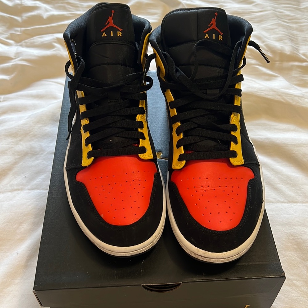 Nike Air Jordan1 Mid SE